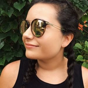 Meet your Posher, Julia